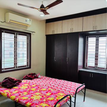 Bedroom in 3 BHK Builder Floor at Kondapur – for Rent