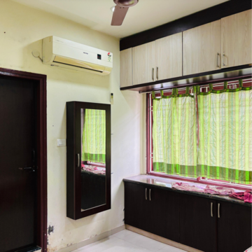 Bedroom in 3 BHK Builder Floor at Kondapur – for Rent