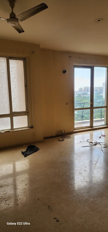 Room in 3 BHK Apartment at Unitech Harmony, Sector 50 – for Rent