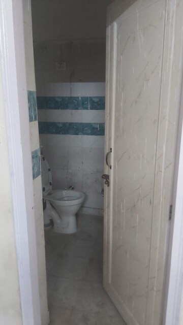 Bathroom in 2.5 BHK Builder Floor at Mayur Vihar – for Rent