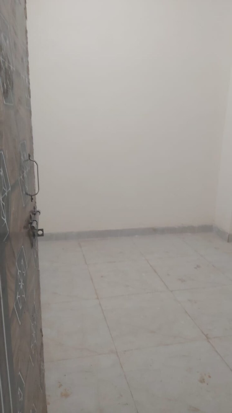 Room, mayur vihar 2.5 Bedroom 600 Sq.Ft. Builder Floor In Mayur Vihar Delhi 9014280