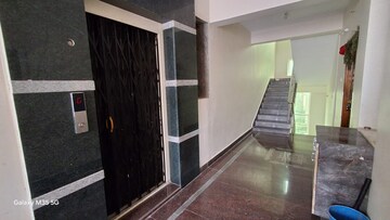 Lift in 2 BHK Apartment at Sainikpuri – for Sale