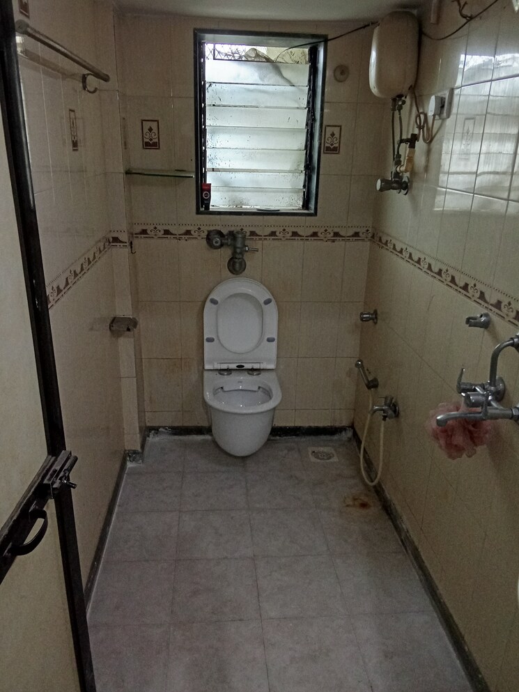 Bathroom, leela-cliff-chs 2 Bedroom 1000 Sq.Ft. Apartment In Dahisar West Mumbai 9014317