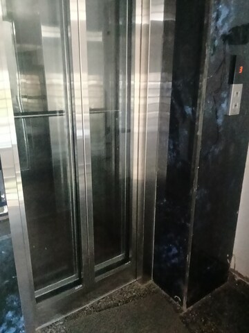 Building Lobby in 3 BHK Builder Floor at Unitech Arcadia, South City 2 – for Rent