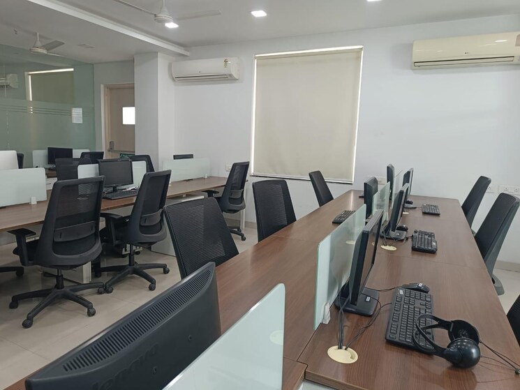 Team Area, laxmi nagar Commercial Office Space 538 Sq.Ft. In Laxmi Nagar Delhi 9014334