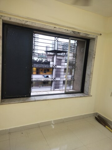 Room in 2 BHK Apartment at Kurla East – for Rent