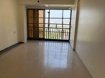 Room in 2 BHK Apartment at Versova – for Rent