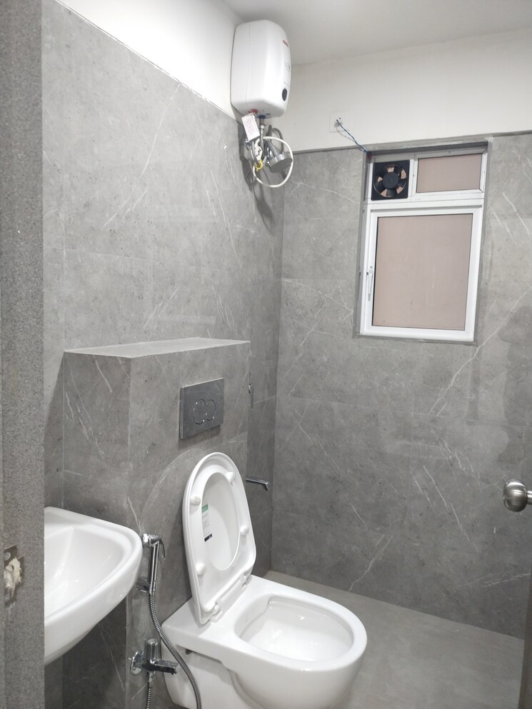 Bathroom, roha-vatika 1 Bedroom 484 Sq.Ft. Apartment In Kurla East Mumbai 9014367