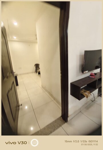 Room in 2 BHK Apartment at Gomti Nagar – for Rent