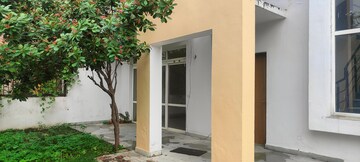 Building Lobby in 3.5 BHK Villa at BPTP Parklands Villa, Sector 88 – for Sale