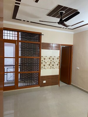 Room in 4 BHK Apartment at Ashiana Enclave, PhasE-Iii SectoR-48 – for Sale