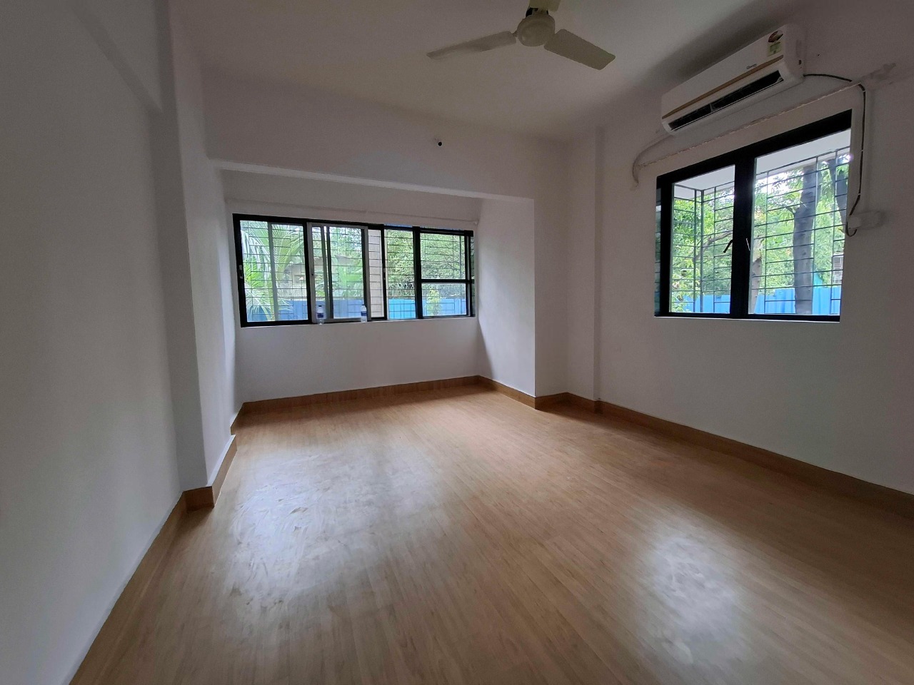 2 BHK + Servant Room 800 Sq.Ft. Apartment in DLH Sorrento