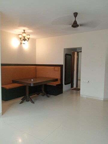 Room in 2 BHK Apartment at DLH Sorrento, Veera Desai Road – for Rent