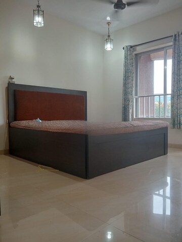 Furnished Amenities in 2 BHK Apartment at DLH Sorrento, Veera Desai Road – for Rent