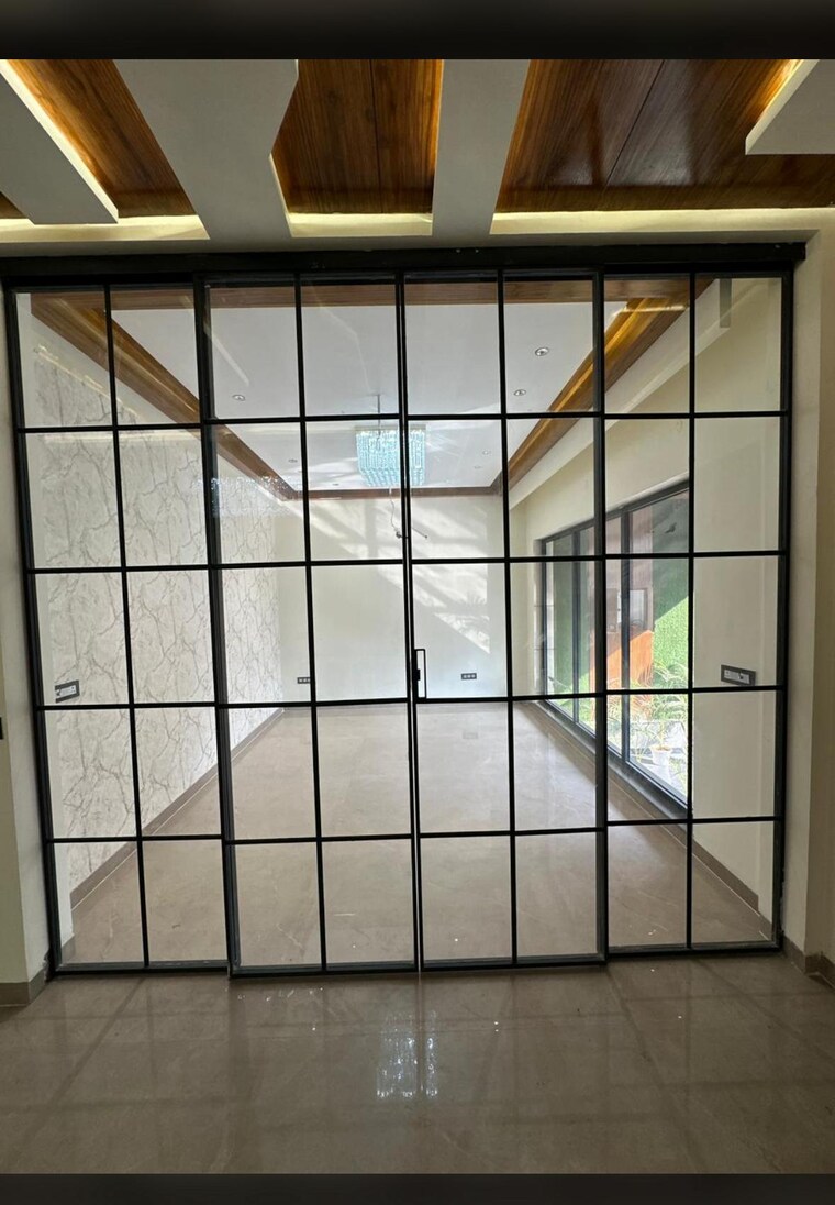 Room, sector 125 6 Bedroom 250 Sq.Yd. Independent House In Sector 125 Mohali 9014485