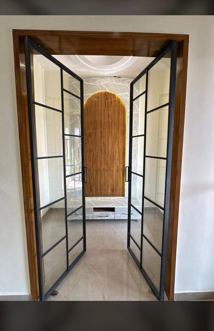 Room, sector 125 6 Bedroom 250 Sq.Yd. Independent House In Sector 125 Mohali 9014485