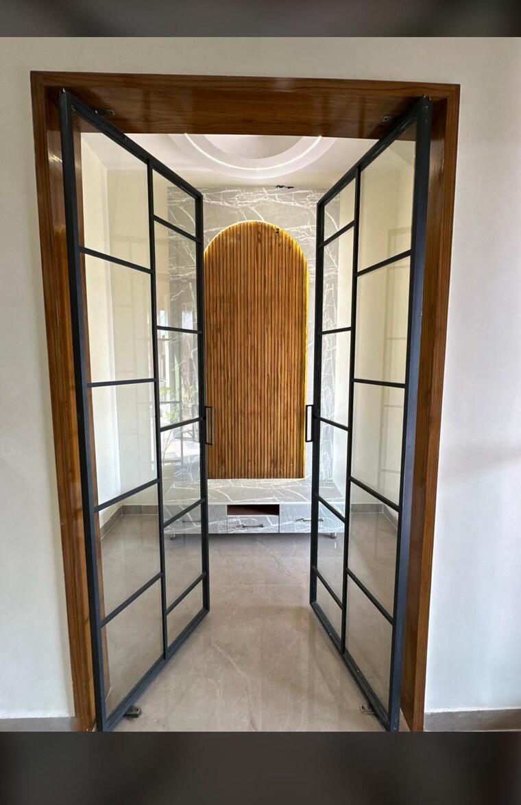 Room, sector 125 6 Bedroom 250 Sq.Yd. Independent House In Sector 125 Mohali 9014485