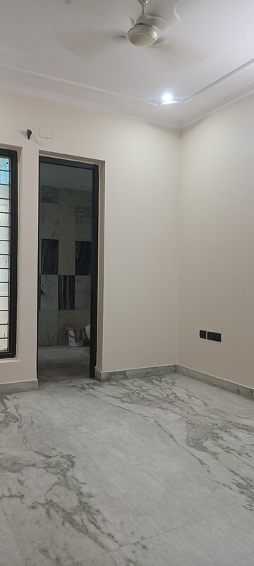 Room in 6 BHK Villa at Sector 41 – for Rent