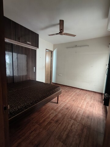 Room in 2 BHK Apartment at Yashada Vivanta Life Vedika, Pimple Saudagar – for Rent
