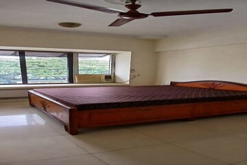 Bedroom in 2 BHK Apartment at Azad Nagar Sangam CHS, Andheri West – for Rent
