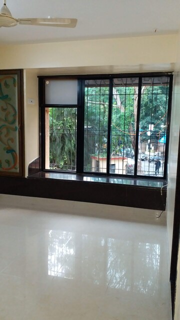 Room in 3 BHK Apartment at Andheri West – for Rent