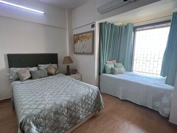 Bedroom in 2 BHK Apartment at Azad Nagar Sangam CHS, Andheri West – for Rent