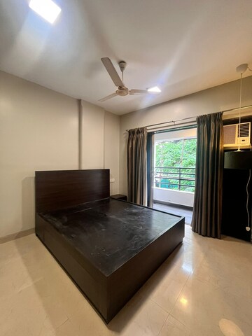 Bedroom in 3 BHK Apartment at Andheri West – for Rent