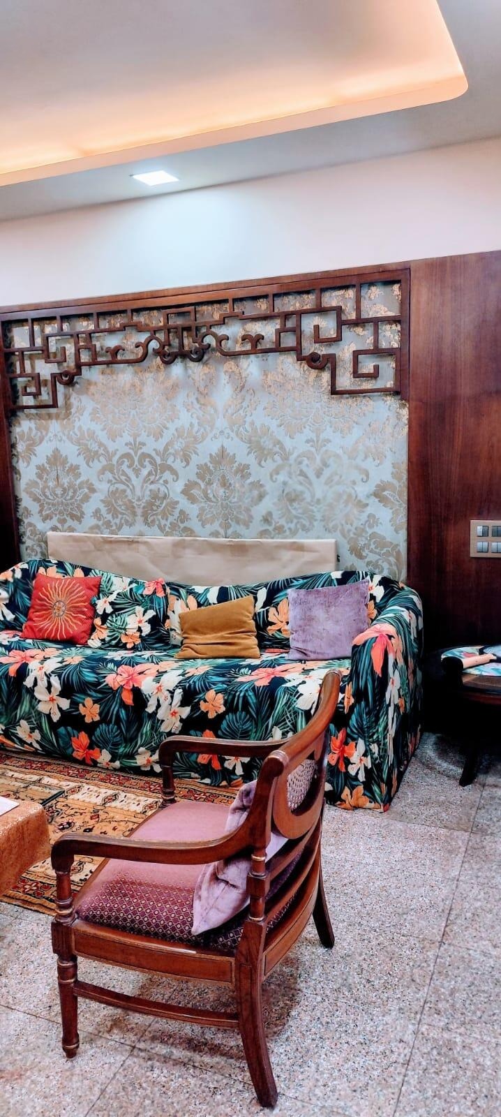 2 BHK + Servant Room Apartment For Rent in Versova View