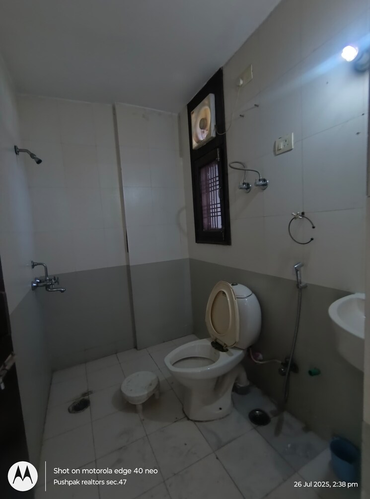 Bathroom, tarun-cghs 3 Bedroom 2000 Sq.Ft. Apartment In Sector 47 Gurgaon 9014688