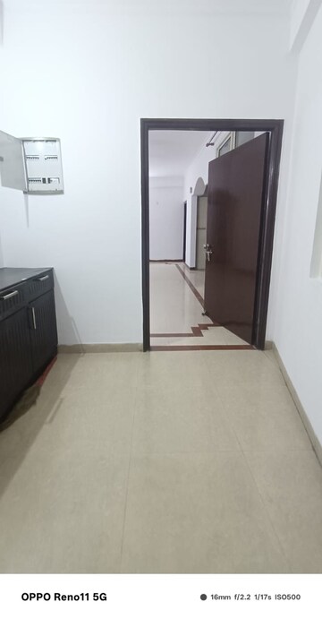 Room in 3 BHK Apartment at Pragati Hills, Sector 47 – for Rent