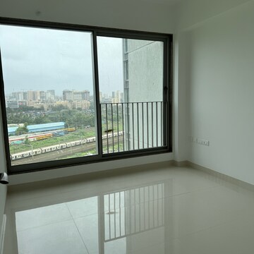 Room in 3 BHK Apartment at Sunteck City Avenue 4, Somani Gram – for Rent