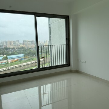 Room in 3 BHK Apartment at Sunteck City Avenue 4, Somani Gram – for Rent