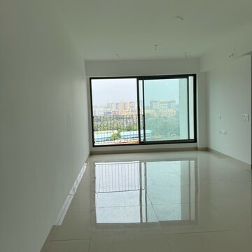 Room in 3 BHK Apartment at Sunteck City Avenue 4, Somani Gram – for Rent