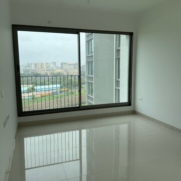Room in 3 BHK Apartment at Sunteck City Avenue 4, Somani Gram – for Rent