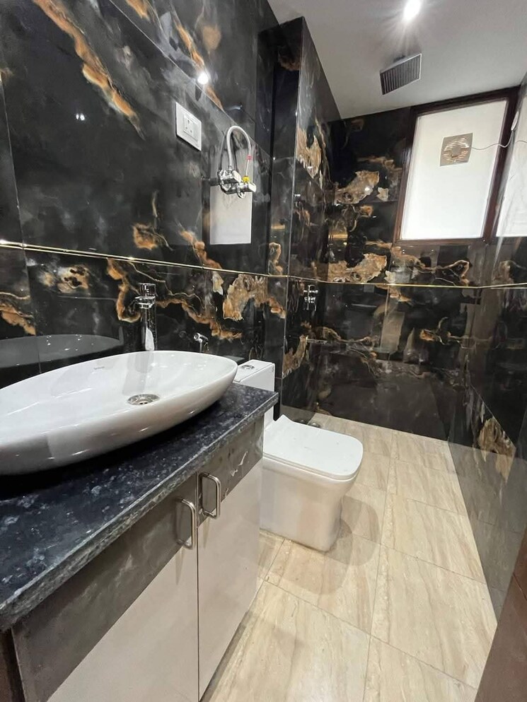 Bathroom, saket 3 Bedroom 1500 Sq.Ft. Builder Floor In Saket Delhi 9014719