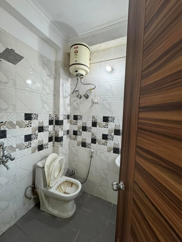 Bathroom, saket 3 Bedroom 1500 Sq.Ft. Builder Floor In Saket Delhi 9014719
