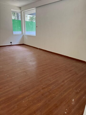 Room in 6+ BHK Independent House at South Extension ii – for Rent