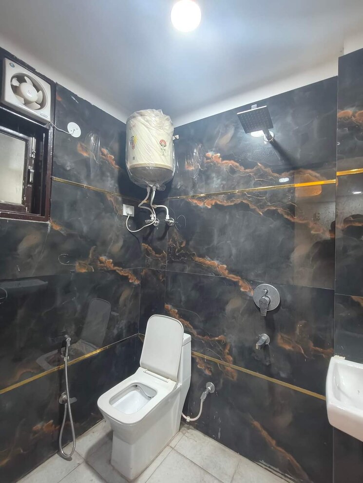 Bathroom, saket 2 Bedroom 850 Sq.Ft. Builder Floor In Saket Delhi 9014732