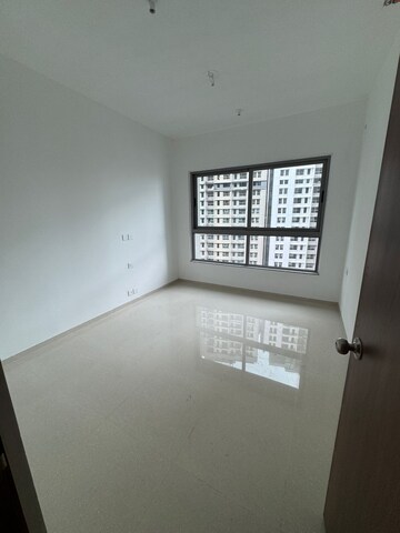 Room in 3 BHK Apartment at Kalpataru Immensa, Kolshet Road – for Sale