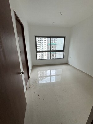 Room in 3 BHK Apartment at Kalpataru Immensa, Kolshet Road – for Sale