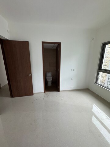 Room in 3 BHK Apartment at Kalpataru Immensa, Kolshet Road – for Sale