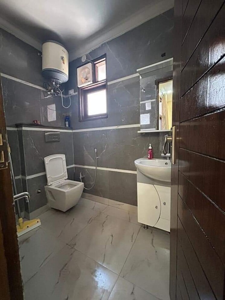Bathroom, saket 3 Bedroom 1500 Sq.Ft. Builder Floor In Saket Delhi 9014740