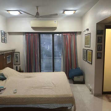 Living Room in 3 BHK Apartment at Gardenia Apartment Khar West, Ram Krishna Nagar – for Rent