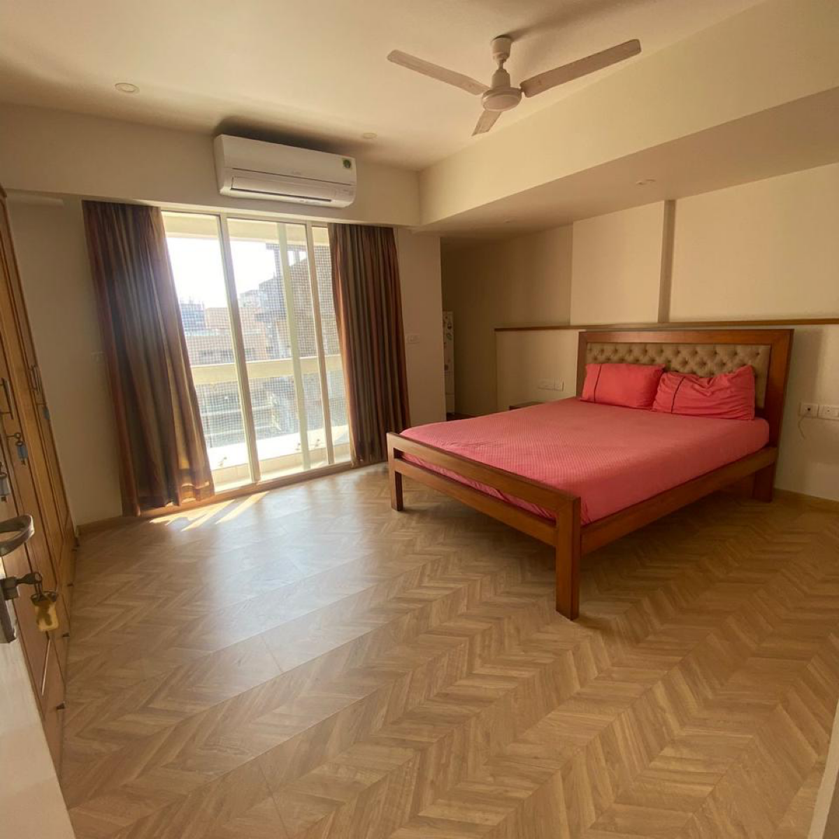 3 BHK + Pooja Room,Servant Room,Study Room,Extra Room Apartment For Rent in Gardenia Apartment Khar West