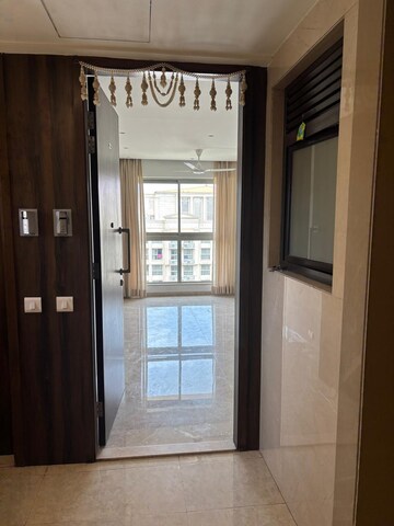 Room in 3 BHK Apartment at Hiranandani Highland, Powai – for Rent