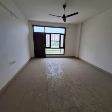 Room in 3.5 BHK Builder Floor at Wave Floors Premium, Wave City – for Rent