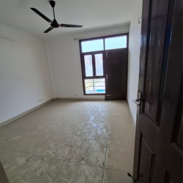 Room in 3.5 BHK Builder Floor at Wave Floors Premium, Wave City – for Rent