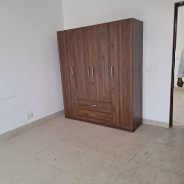 Room in 3.5 BHK Builder Floor at Wave Floors Premium, Wave City – for Rent