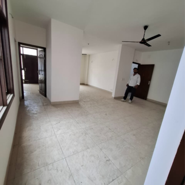 Room in 3.5 BHK Builder Floor at Wave Floors Premium, Wave City – for Rent