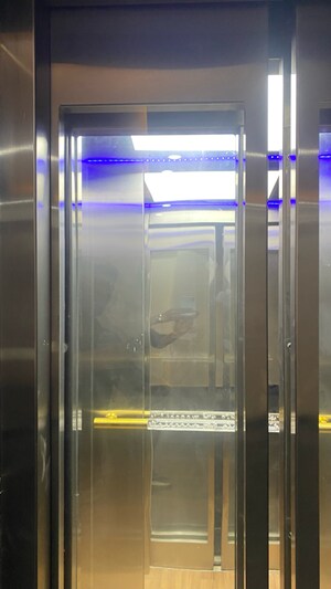 Lift in 2 BHK Builder Floor at Mahavir Enclave – for Sale